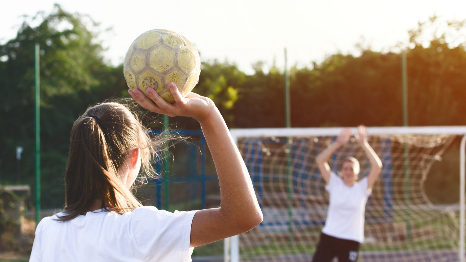 Handball player trowing a ball