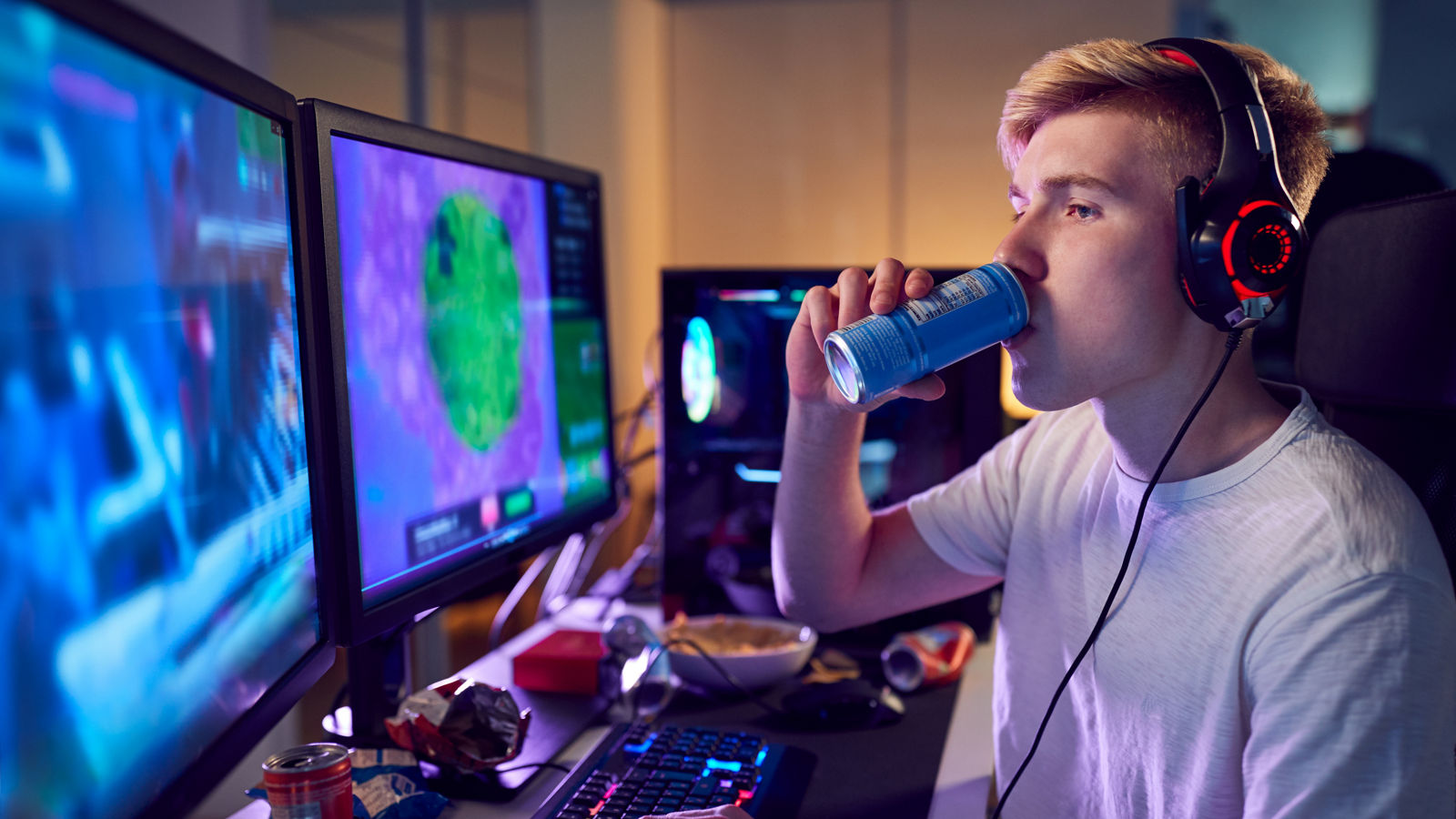 teen,teenage,teenager,boy,gaming,gamer,computer,screen,playing,online,drink,drinking,energy drink,caffeine,all nighter,insomnia,unhealthy drink,unhealthy diet,the internet,male,17 years old,caucasian,one person,person,people,downloading,communication,connected,video game,computer monitor,pc,addiction,using computer,night,headset,indoors,at home,competition,enjoyment,fun,esports,strategy,happy,smiling,copy space,side view,sitting,desk,horizontal,junk food