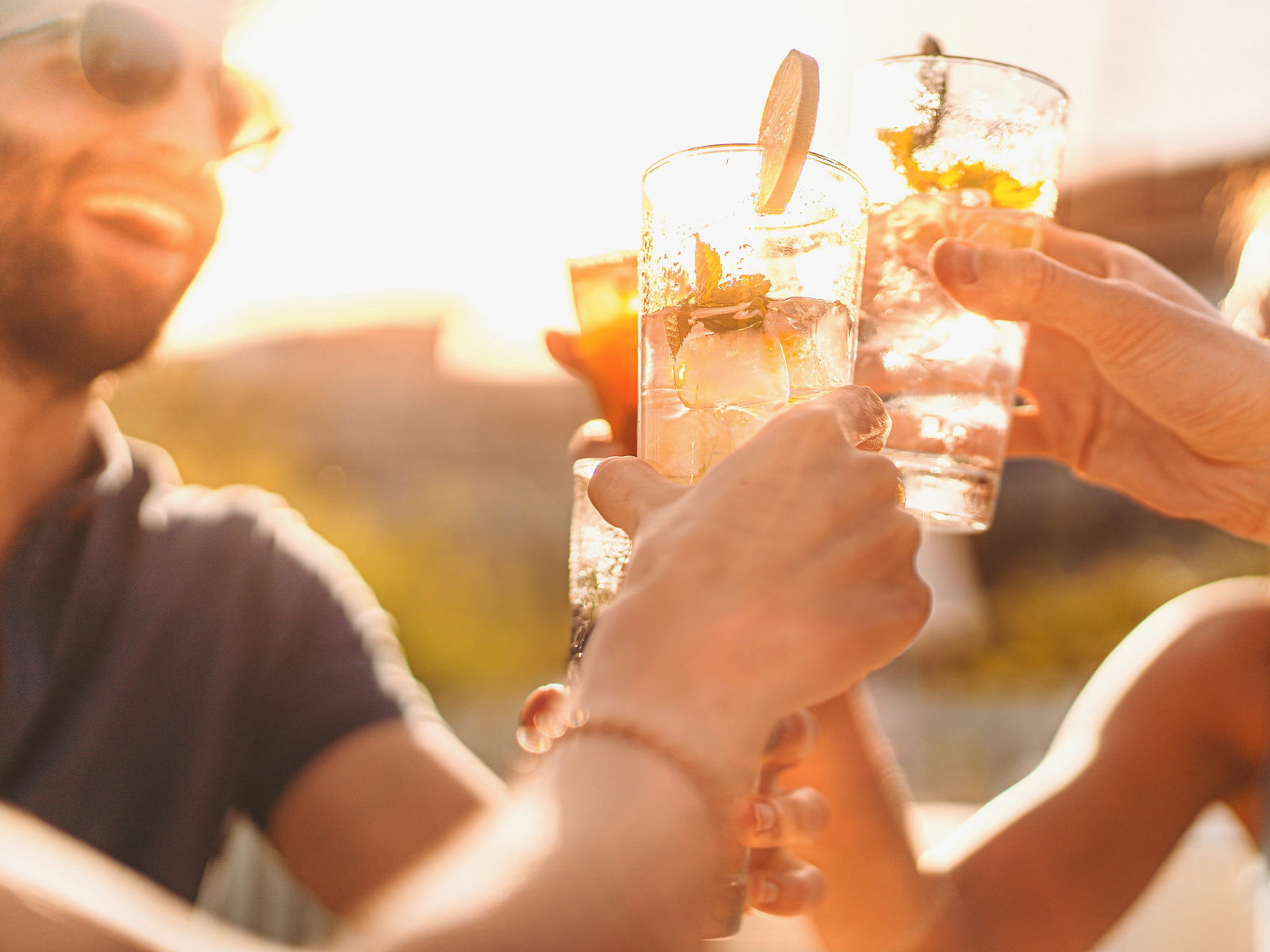 Alkoholkonsum bei Sommerhitze: ein unterschätztes Risiko