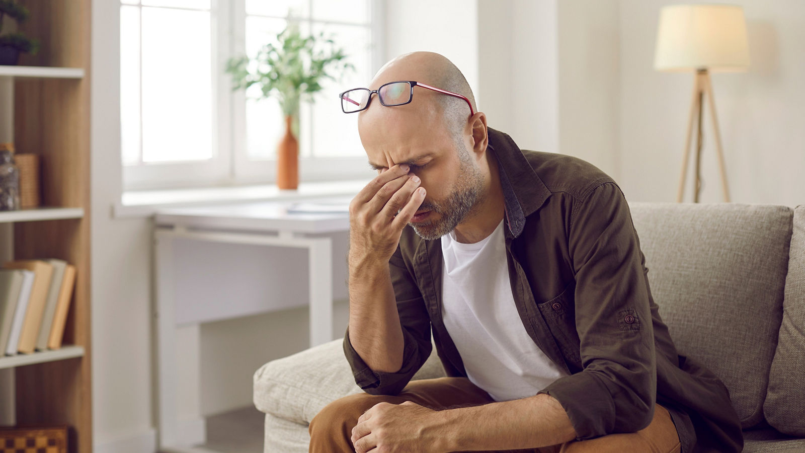 Unwell man suffer from severe headache at home