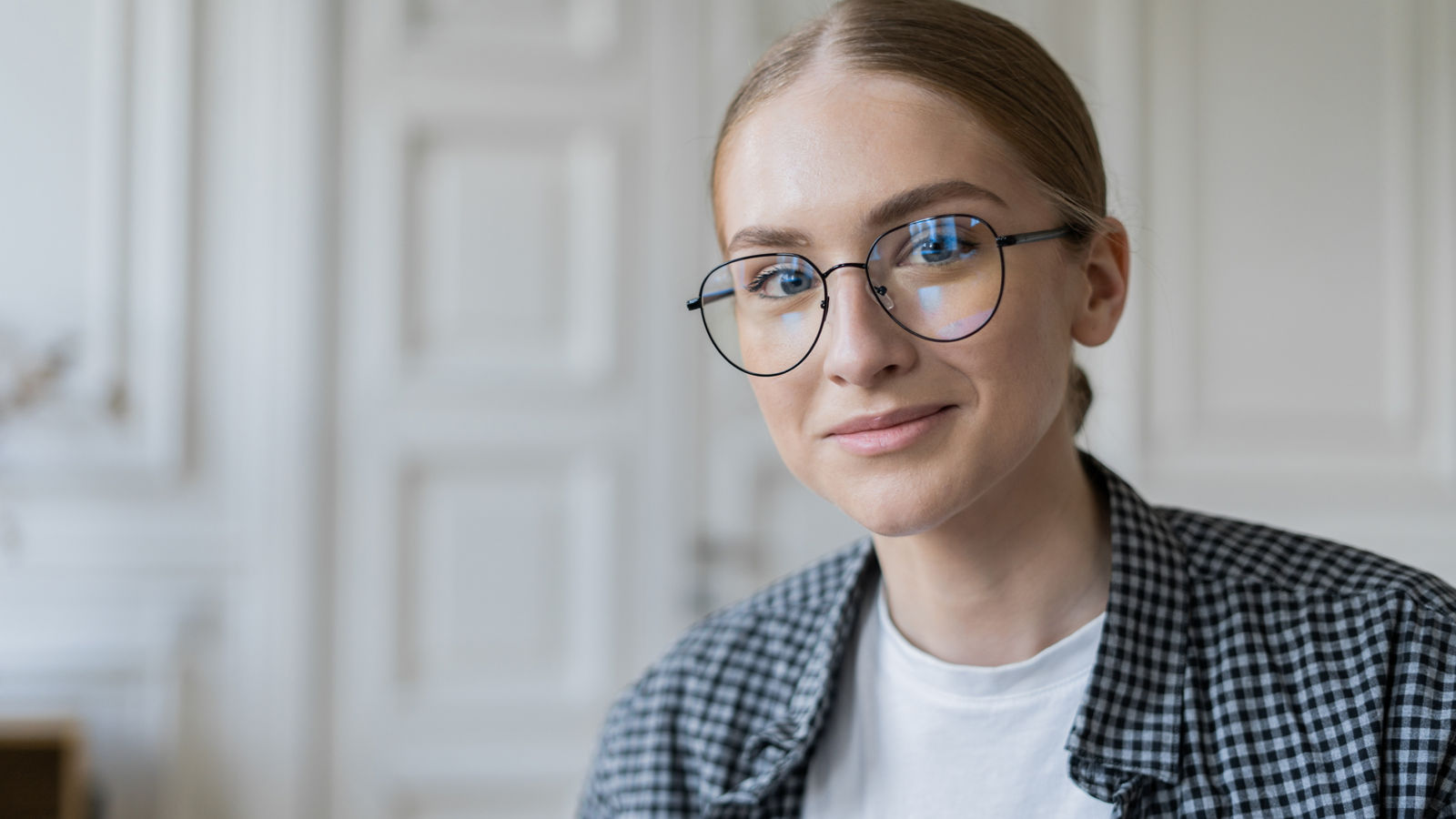 Screen video call chat online woman office economist with glasses workplace