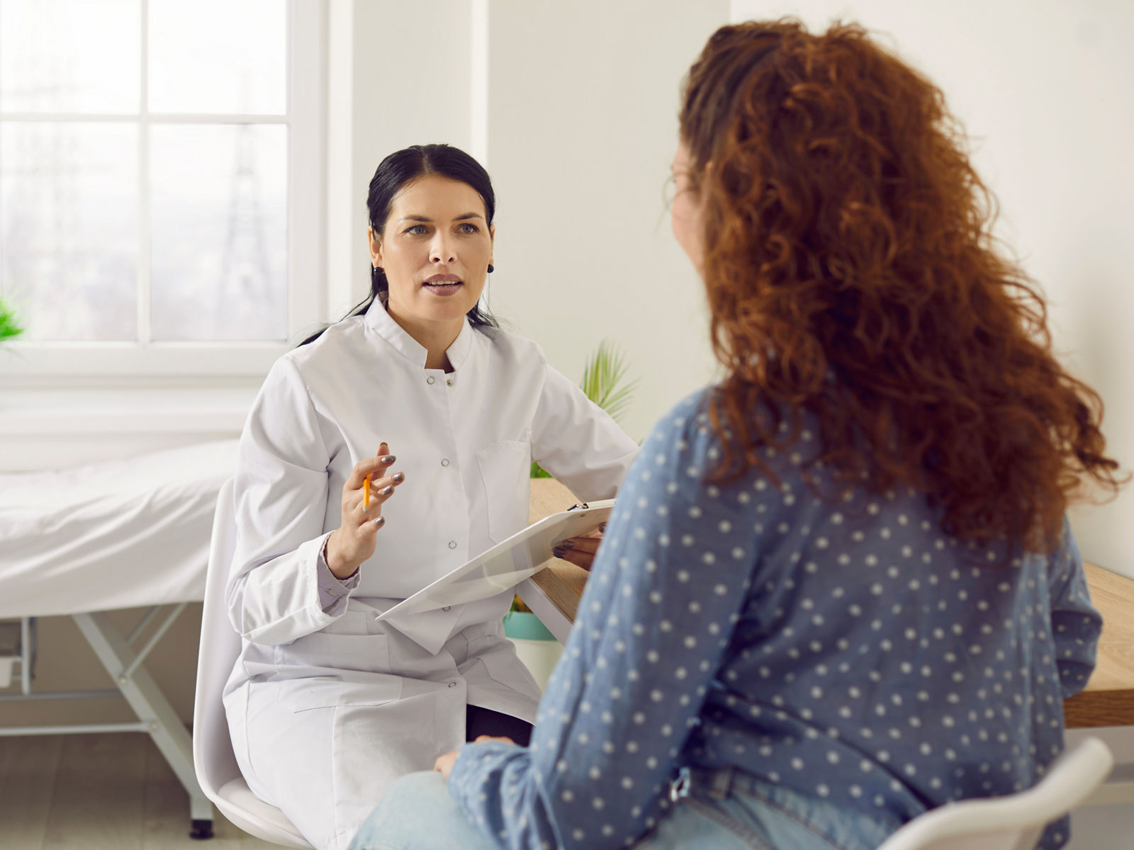 Sterilisation bei Frauen zur Verhütung: So funktioniert sie