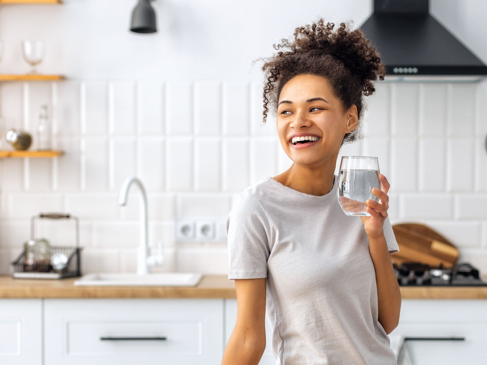 "Dry January“: Warum ein Monat ohne Alkohol Schlaf und Stoffwechsel spürbar verbessert