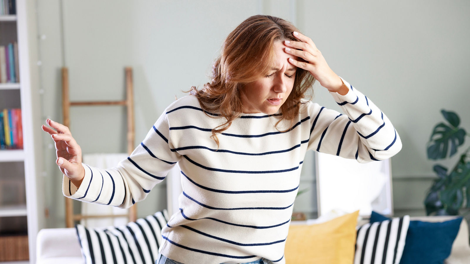 Junge Frau mit Schwindelgefühl 