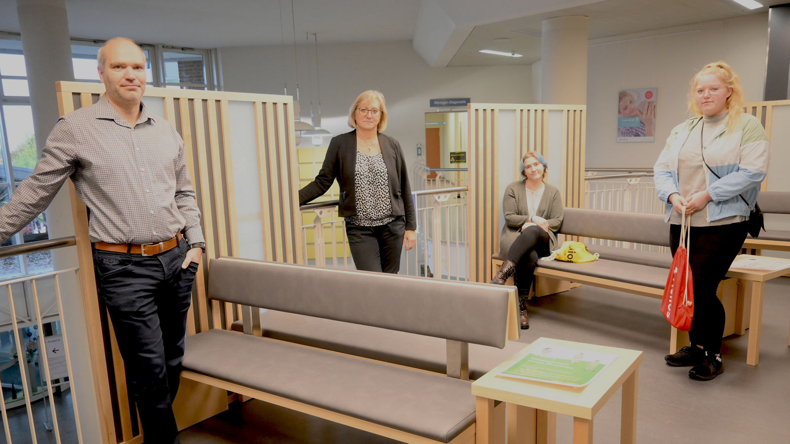 Zwei Pflegeschülerinnen starten in der  Helios St. Elisabeth Klinik Hünfeld