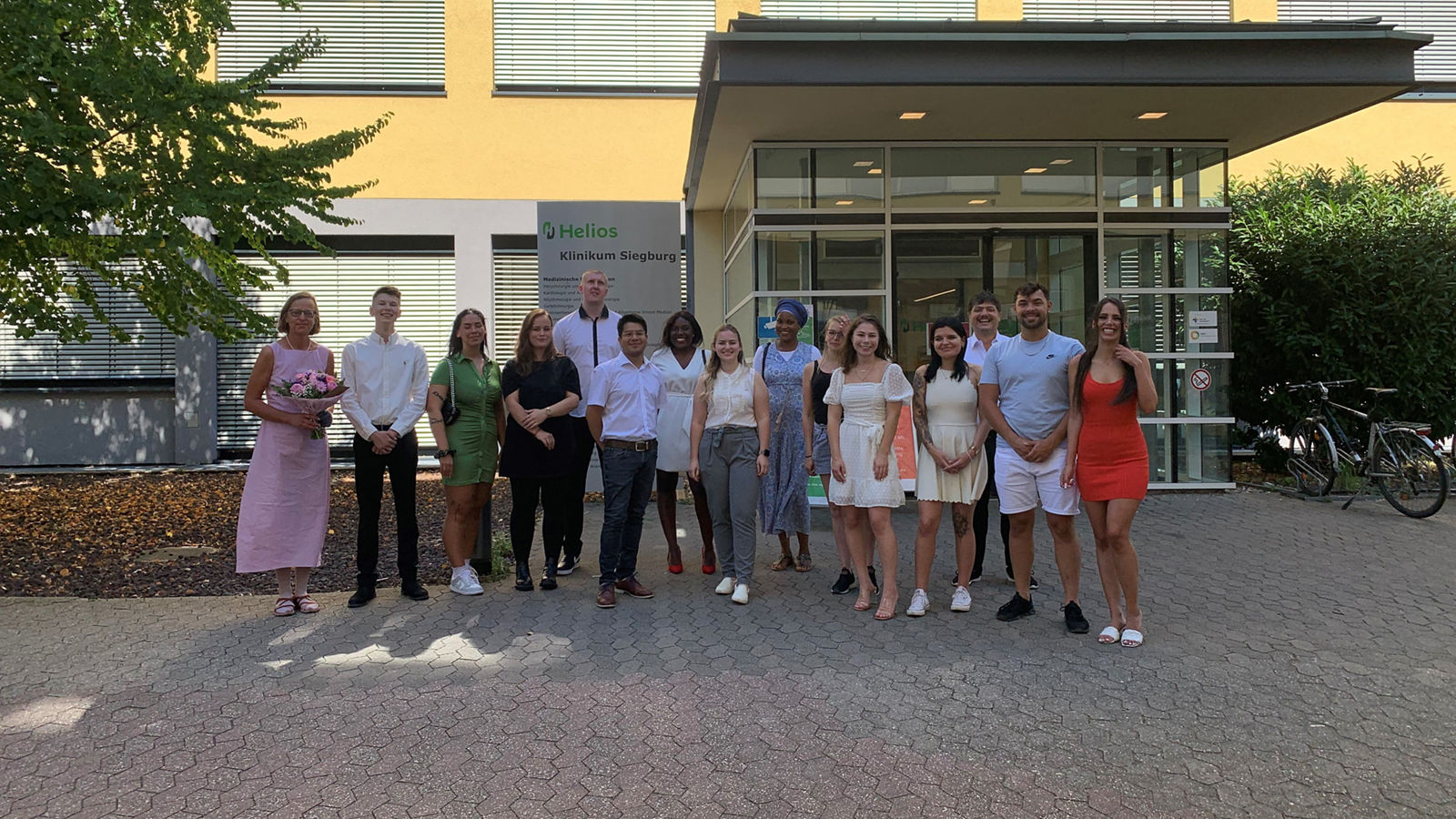 Auszubildende feiern Examen am Helios Klinikum Siegburg