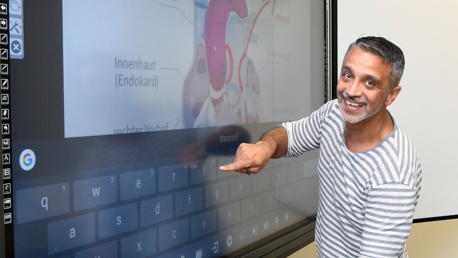 Blended Learning am Helios Universitätsklinikum Wuppertal: mit digitalen Tafeln den Unterricht fördern