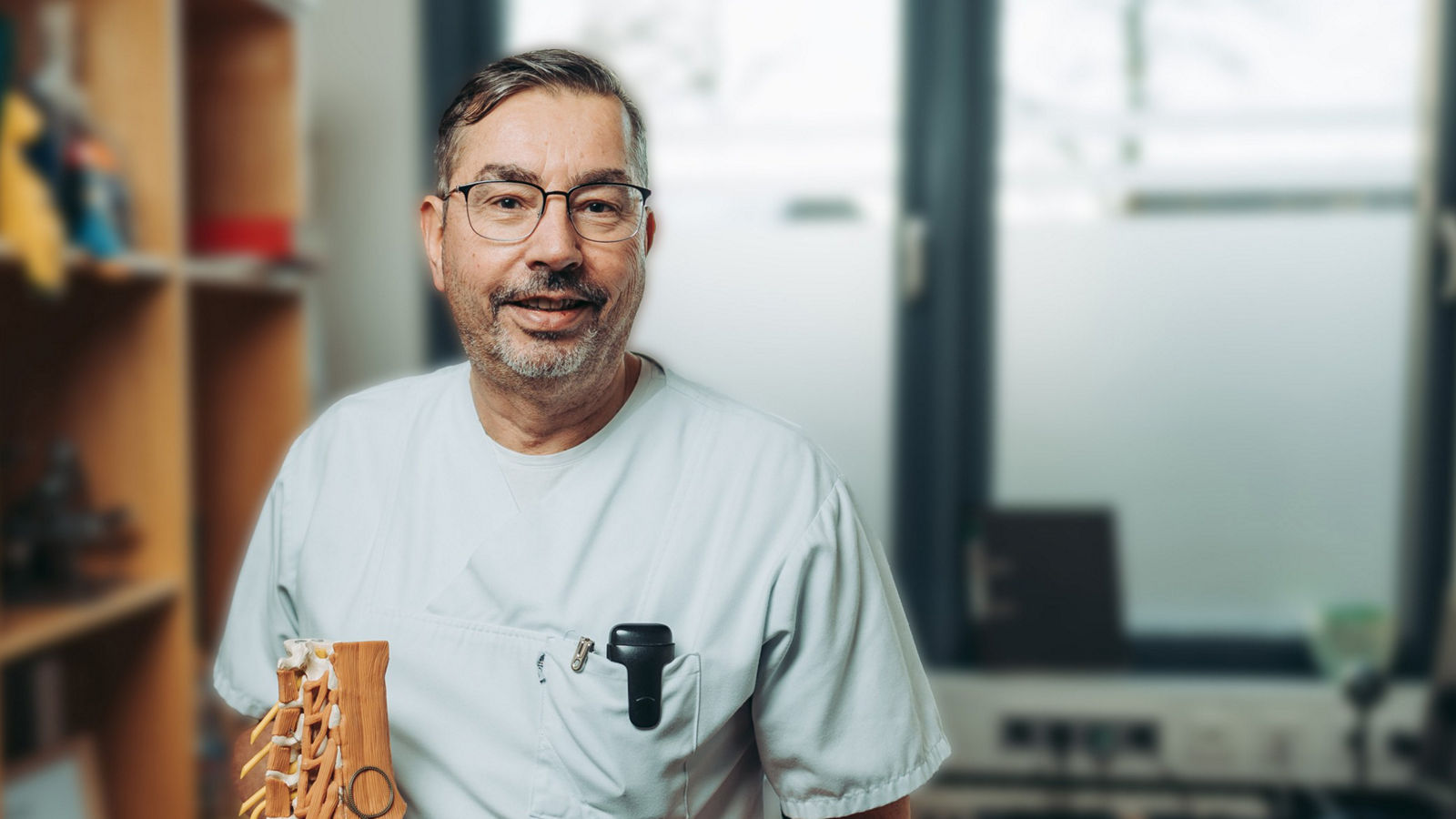 Nienburg als einer der Vorreiter in Deutschland: Bereits 70 Neurostimulatoren zur Regeneration der tiefen Rückenstreckermuskulatur implantiert