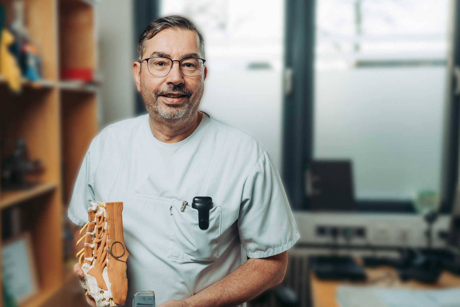 Nienburg als einer der Vorreiter in Deutschland: Bereits 70 Neurostimulatoren zur Regeneration der tiefen Rückenstreckermuskulatur implantiert