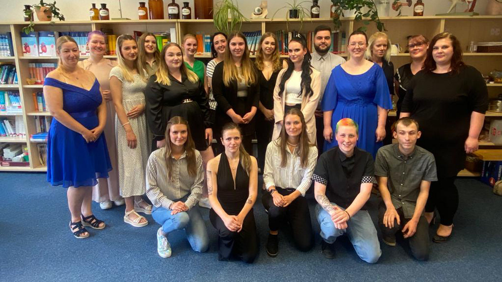 Pflegefachfrauen und -männer der Helios St. Marienberg Klinik in Helmstedt bestehen Examen 