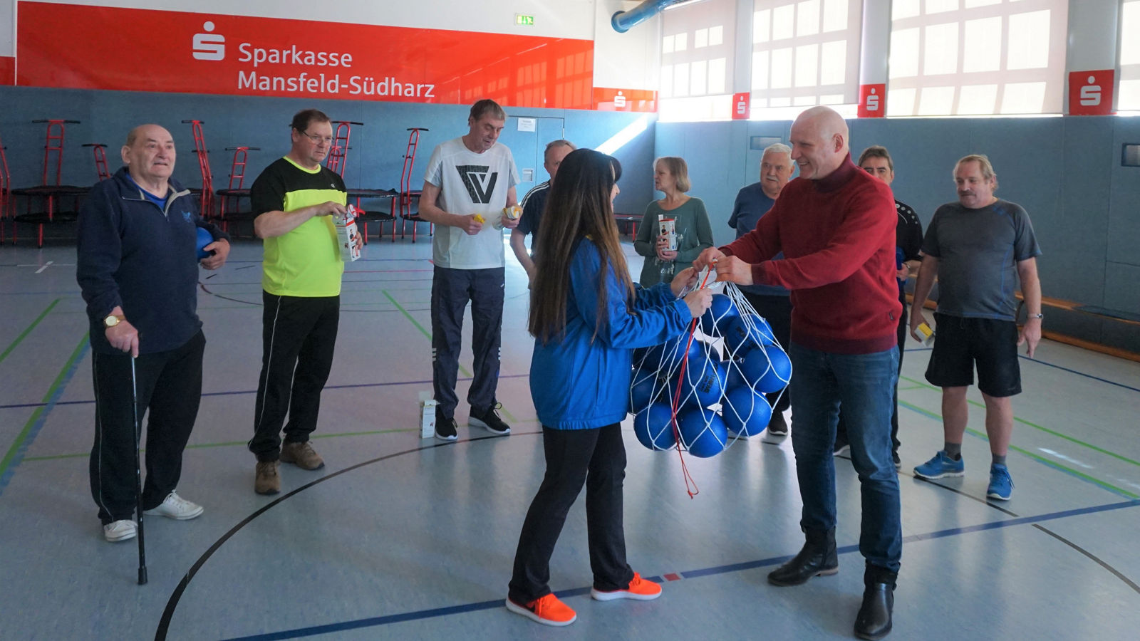 Aktive Bewegung statt Operation - die Helios Klinik Sangerhausen spendet Sportmaterialien für Menschen mit Gefäßerkrankungen