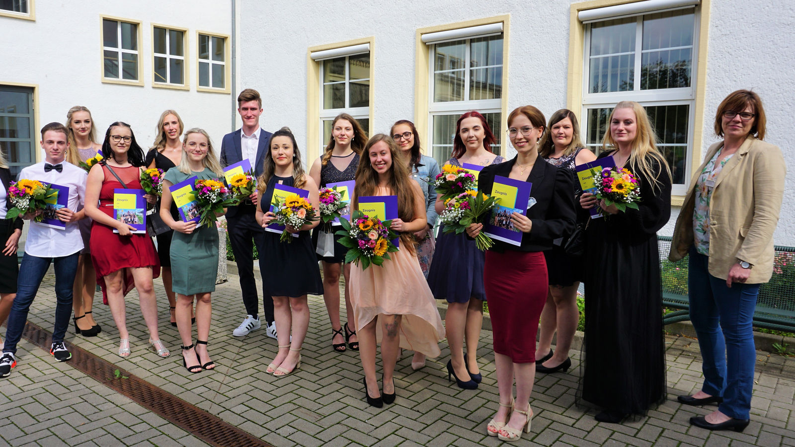 Helios Bildungszentrum Mansfeld-Südharz verabschiedet Auszubildende mit Examensfeier