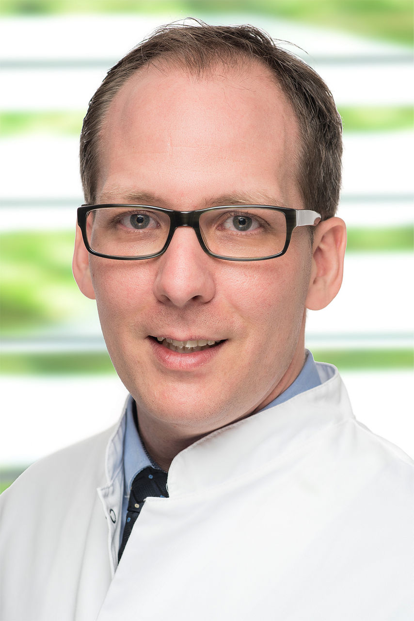 Keine Symptome, aber großes Risiko - Warum Darmkrebsvorsorge entscheidend ist: Helios Klinik Cuxhaven lädt zum Patientenvortrag ein 