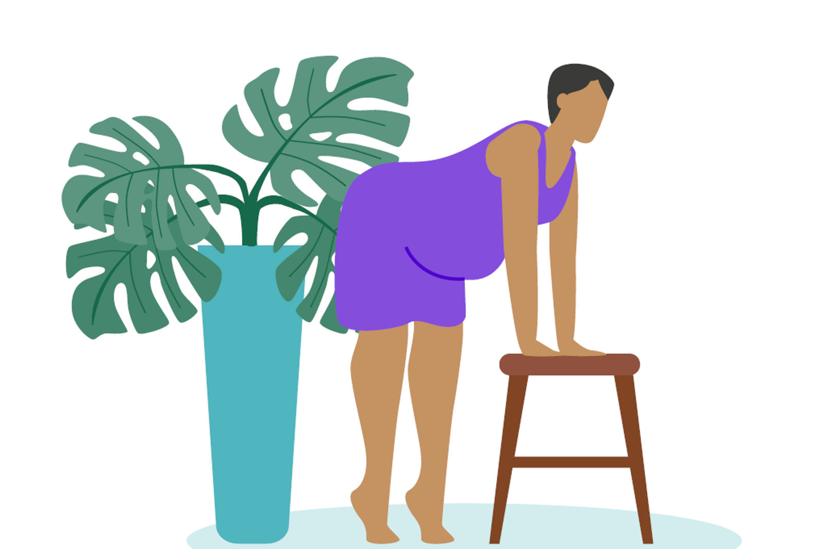 Eine Gebärende steht und stützt sich nach unten auf einem Hocker ab.