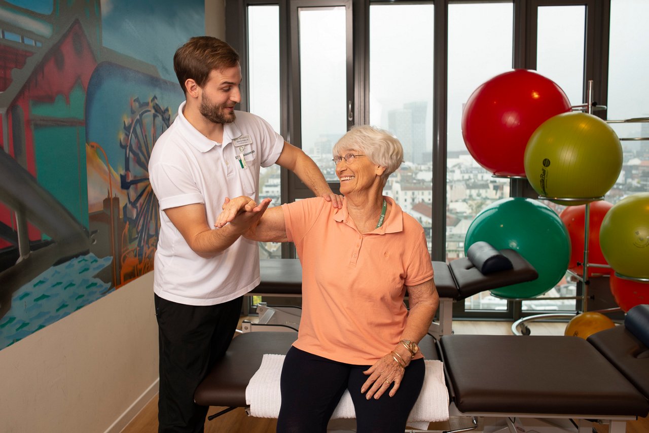 Endo Rehazentrum schultergymnastik therapeut patien