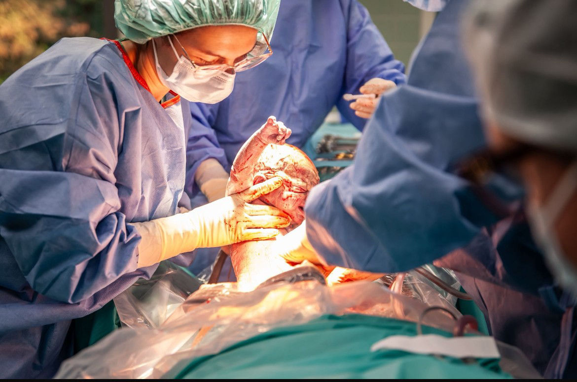 Kaisergeburt in der Helios Klinik Jerichower Land: Wenn der OP-Saal zum ersten gemeinsamen Moment wird 