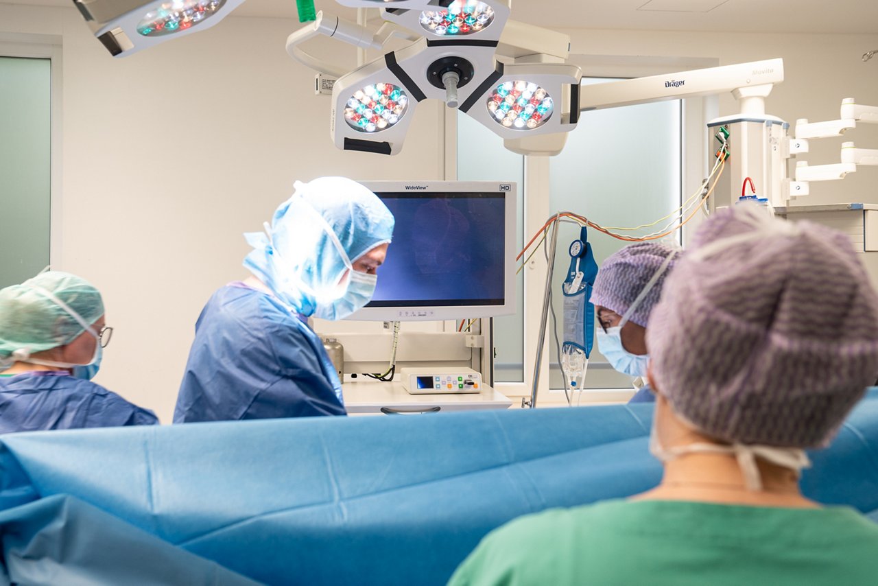 Patientin der Gynäkologie wird operiert