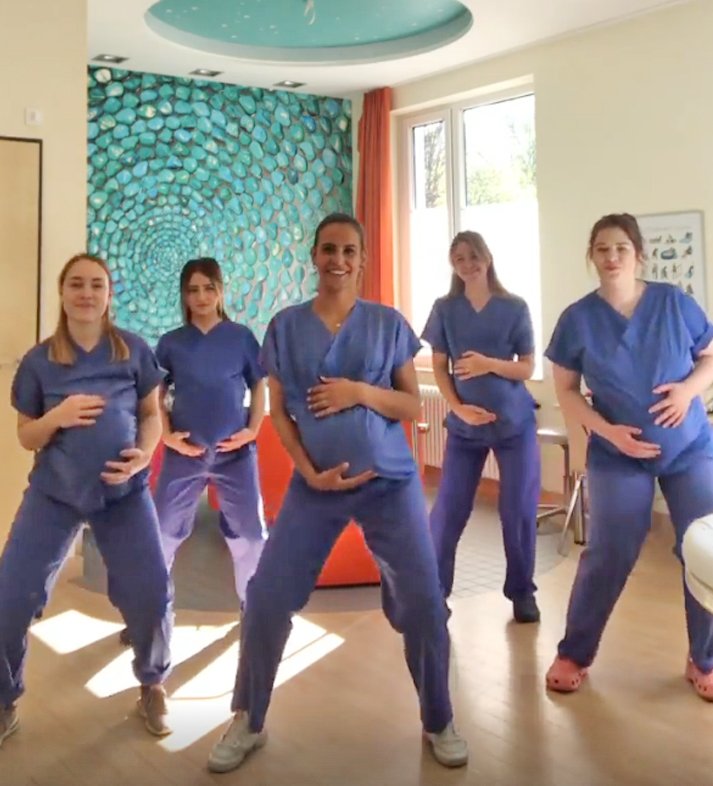 Hebammen im Kreißsaal der Helios Mariahilf Klinik Hamburg