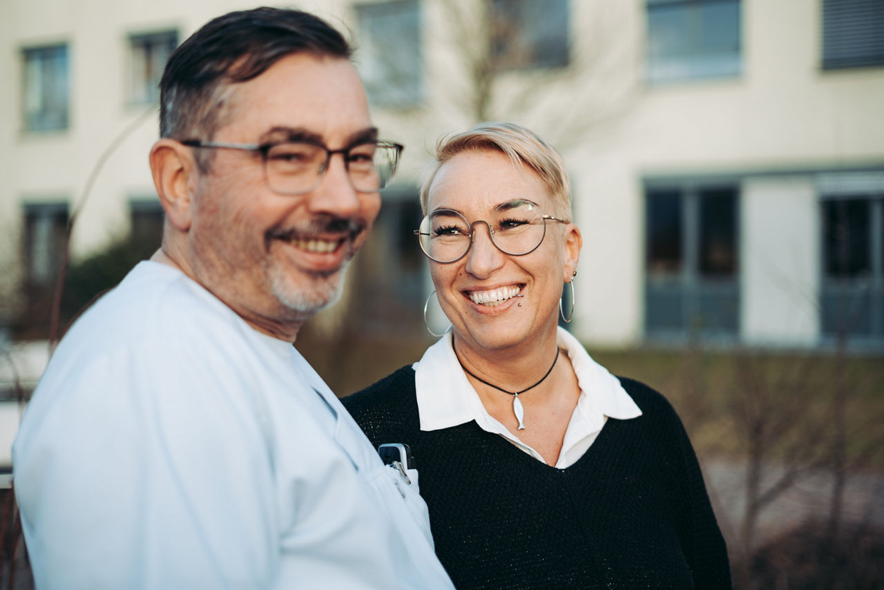 Endlich schmerzfrei: Neurochirurg implantiert seiner Frau neuartigen Neurostimulator gegen Rückenschmerzen