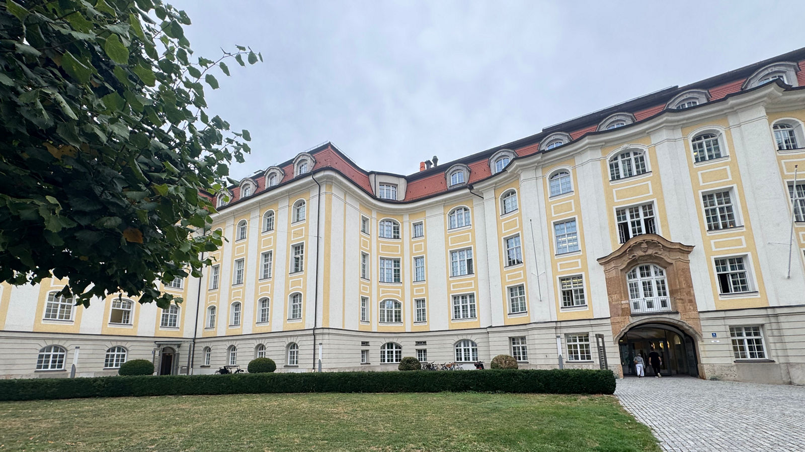 Die HMU Health and Medical University hat ihren Campus in der Alten Hopfenpost in München-Maxvorstadt 
