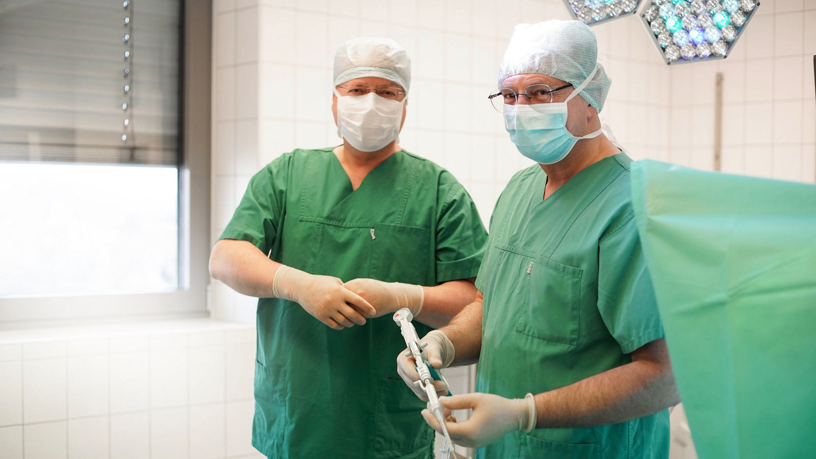 Chefarzt Thomas Köster im OP