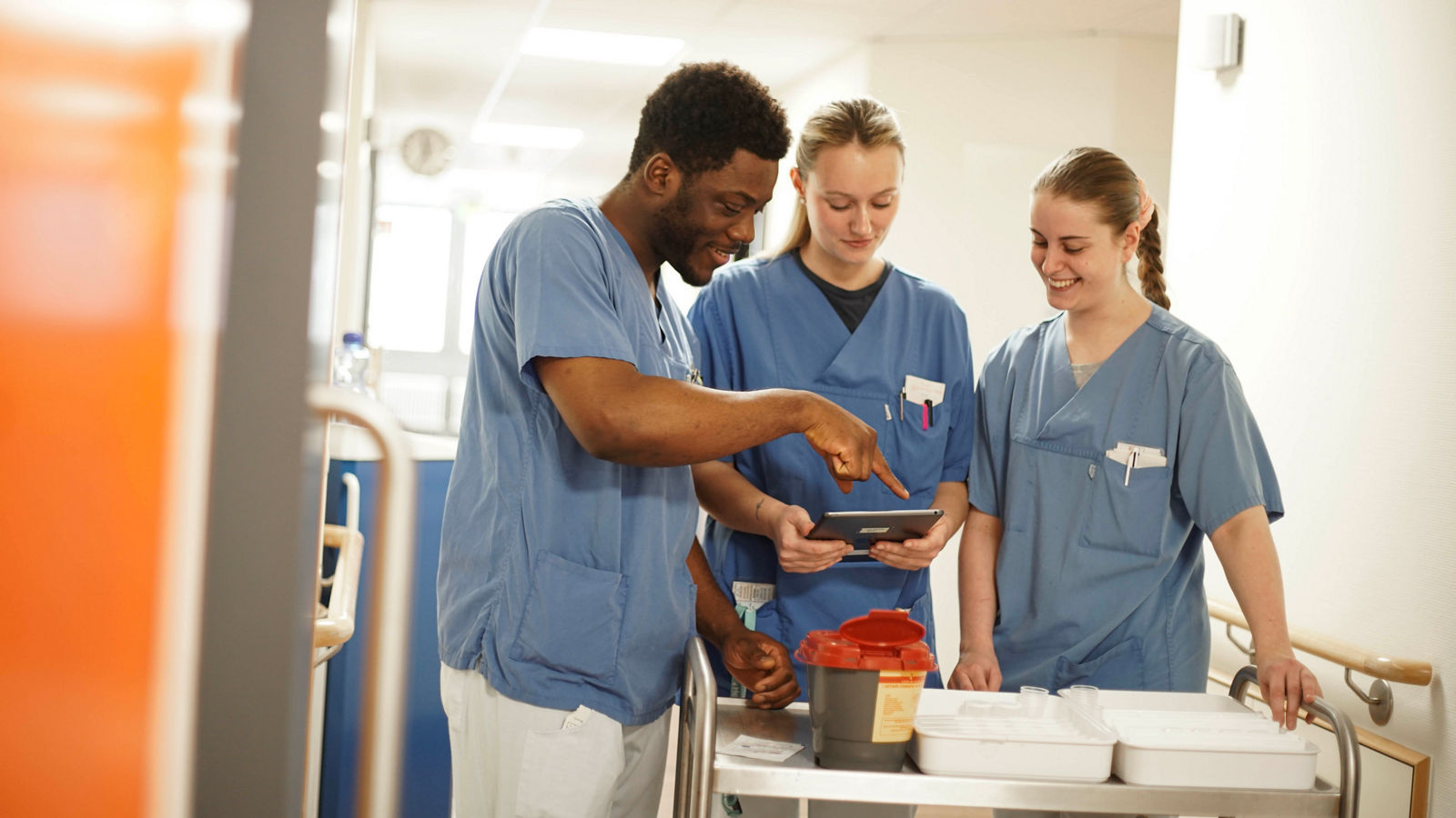 Azubis leiten eine Station