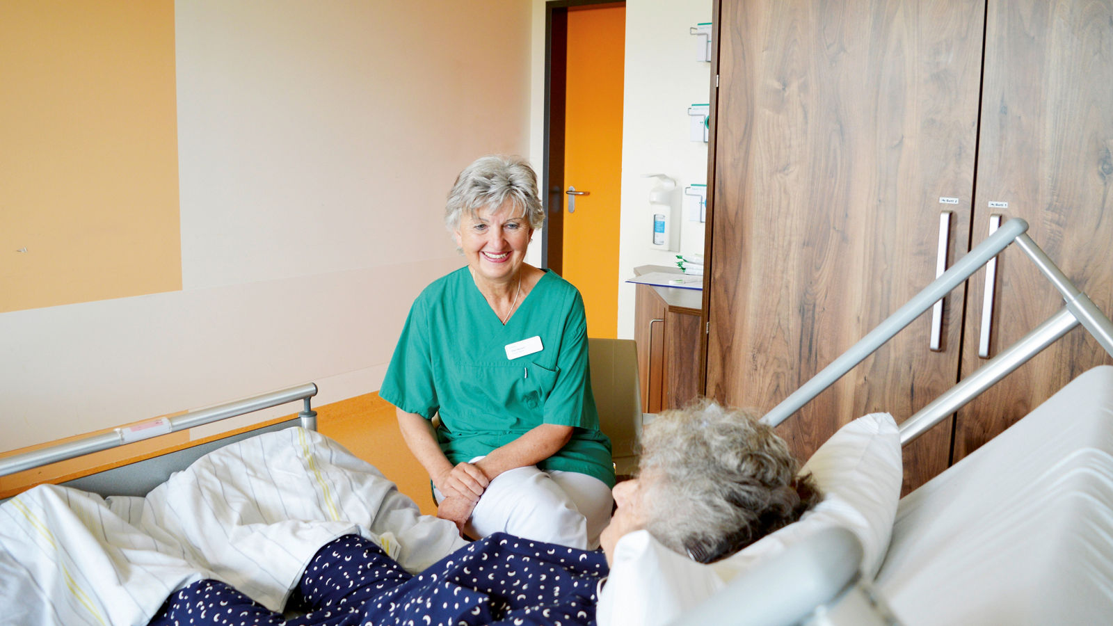 Helios Klinikum Uelzen sucht Grüne Damen und Herren als ehrenamtliche Helfer – Infoveranstaltung am 26. Juni 2025