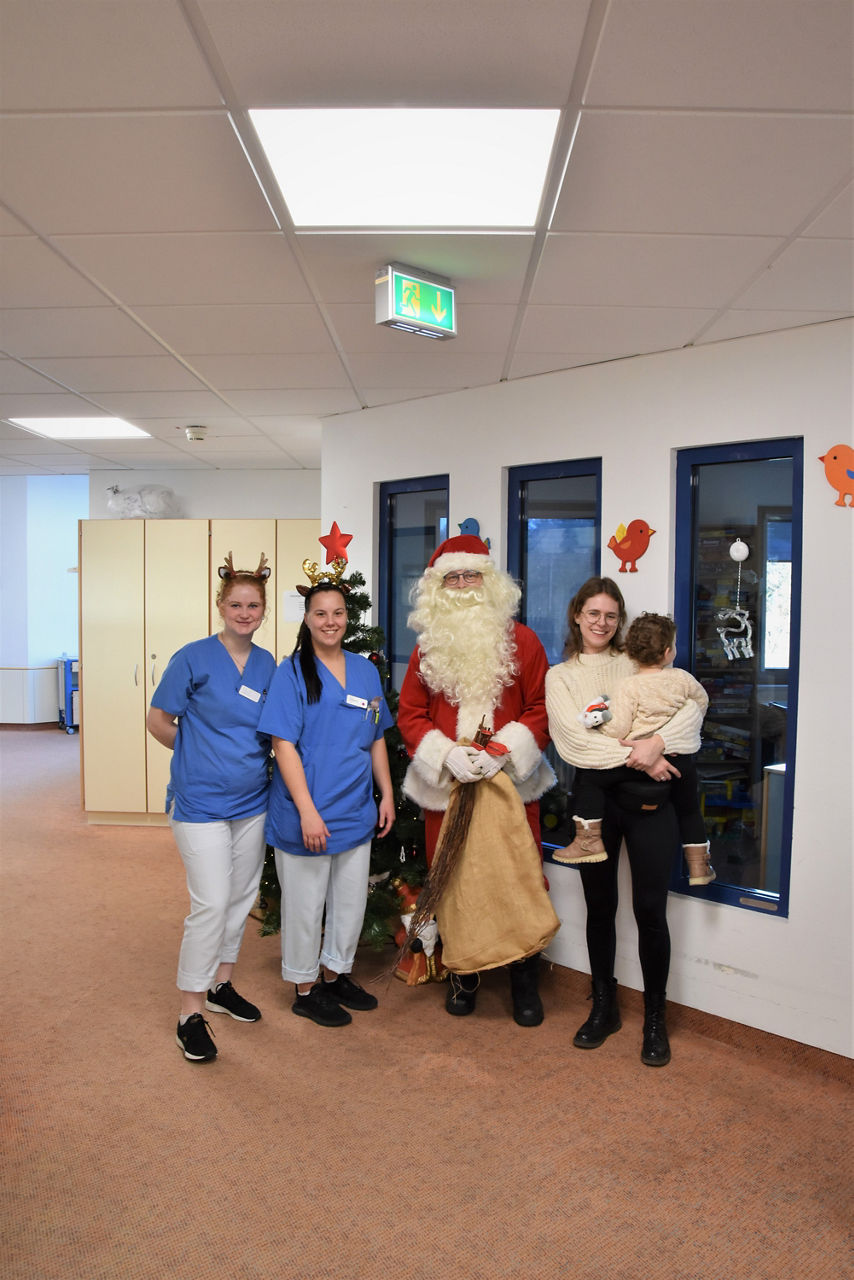 Bescherung auf der Kinderstation 