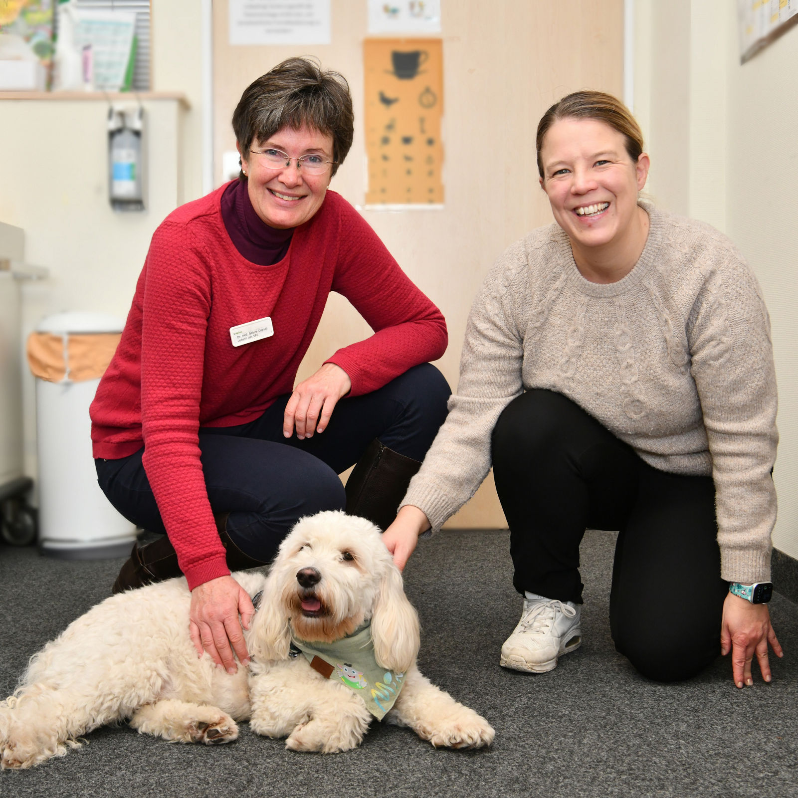 Helios UniversitÃ¤tsklinikum Wuppertal: SPZ mit Dr. med. Sabine Cagnoli und  Carola Sansone und Minie, 7.12.2023