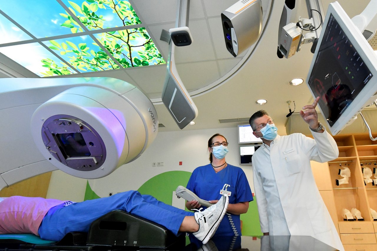 Helios Universitätsklinikum Wuppertal: Neuer Beschleuniger, 18.07.2022, Strahlentherapie und Radio-Onkologie