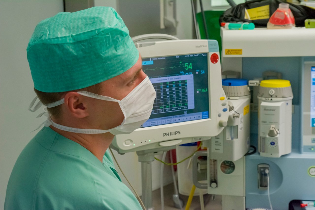 Anästhesist während einer Operation