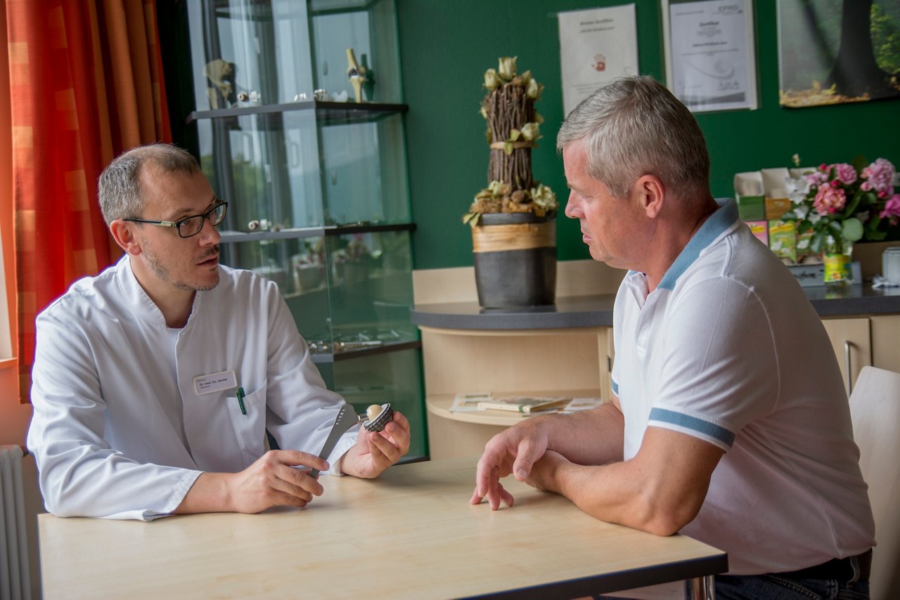 Arzt und Patient im Gespräch