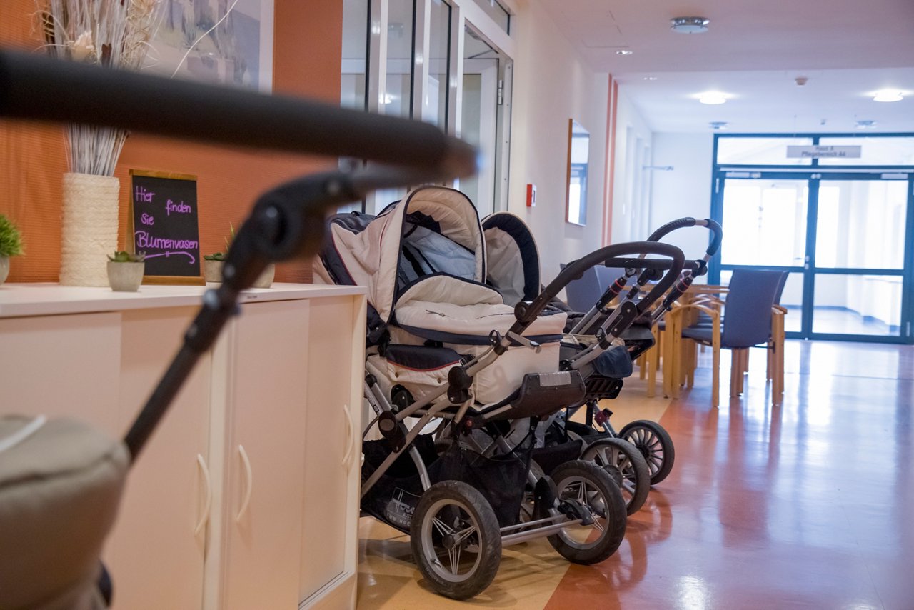Kinderwägen auf der Mutter-Kind-Station