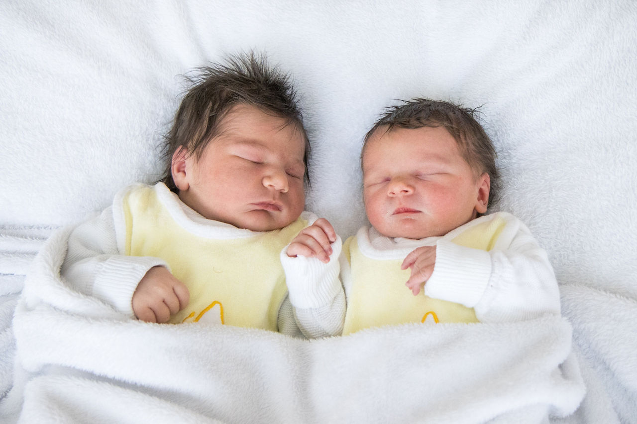 Doppelte Freude zum Jahresbeginn: Frieda Maria und Luna Maria sind die Neujahrsbabys 2025