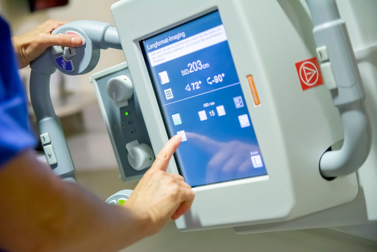 Röntgengerät wird eingestellt 