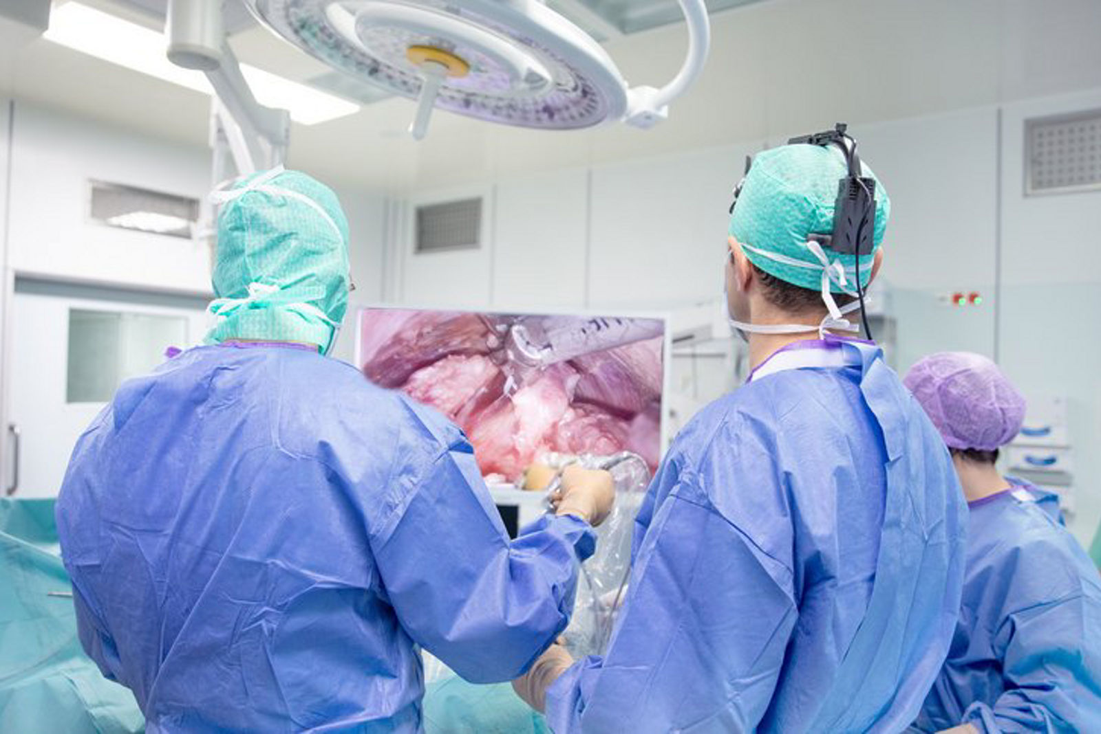 Blick in die Schilddrüsenloge mittels Ultra-HD-Videosystem