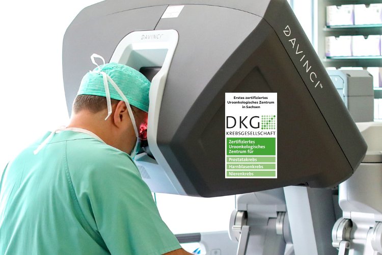 Chefarzt am DaVinci Operationsroboter