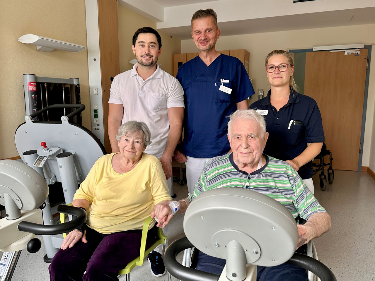 Seit 68 Jahren ein Herz und eine Seele – Ehepaar Heck trainiert sich gemeinsam zurück ins Leben