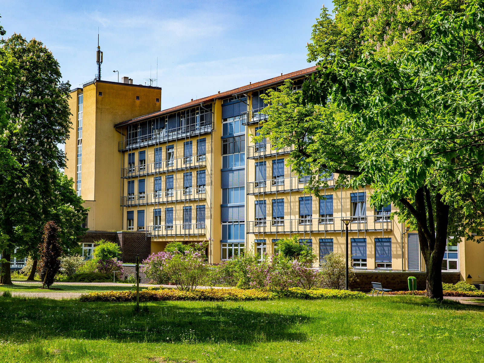 Blankenhain , 190522 , Helios Klinikum Blankenhain , Außenansicht , Haus von außen 
Foto: Bild13/Helios Kliniken