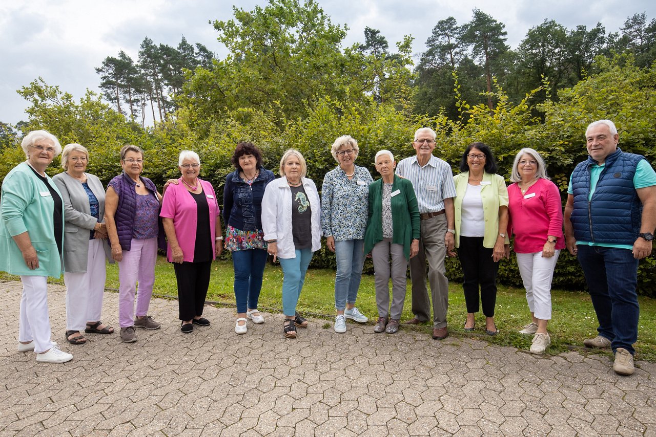 Ehrenamtliche Mitarbeitende aus Bonn im Teamfoto