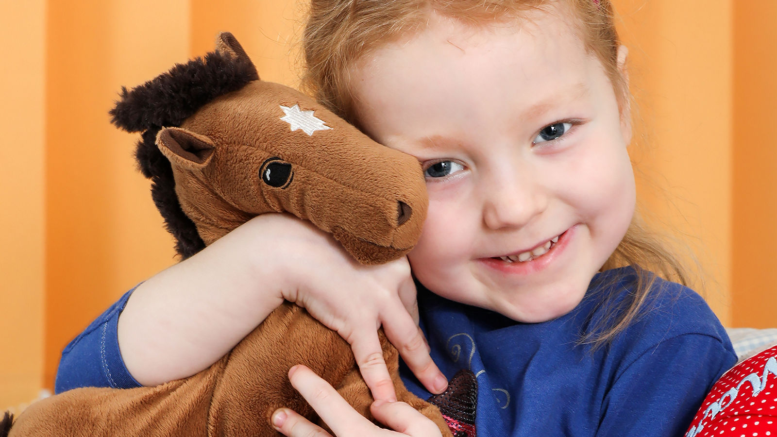 Kind mit Plüschtier