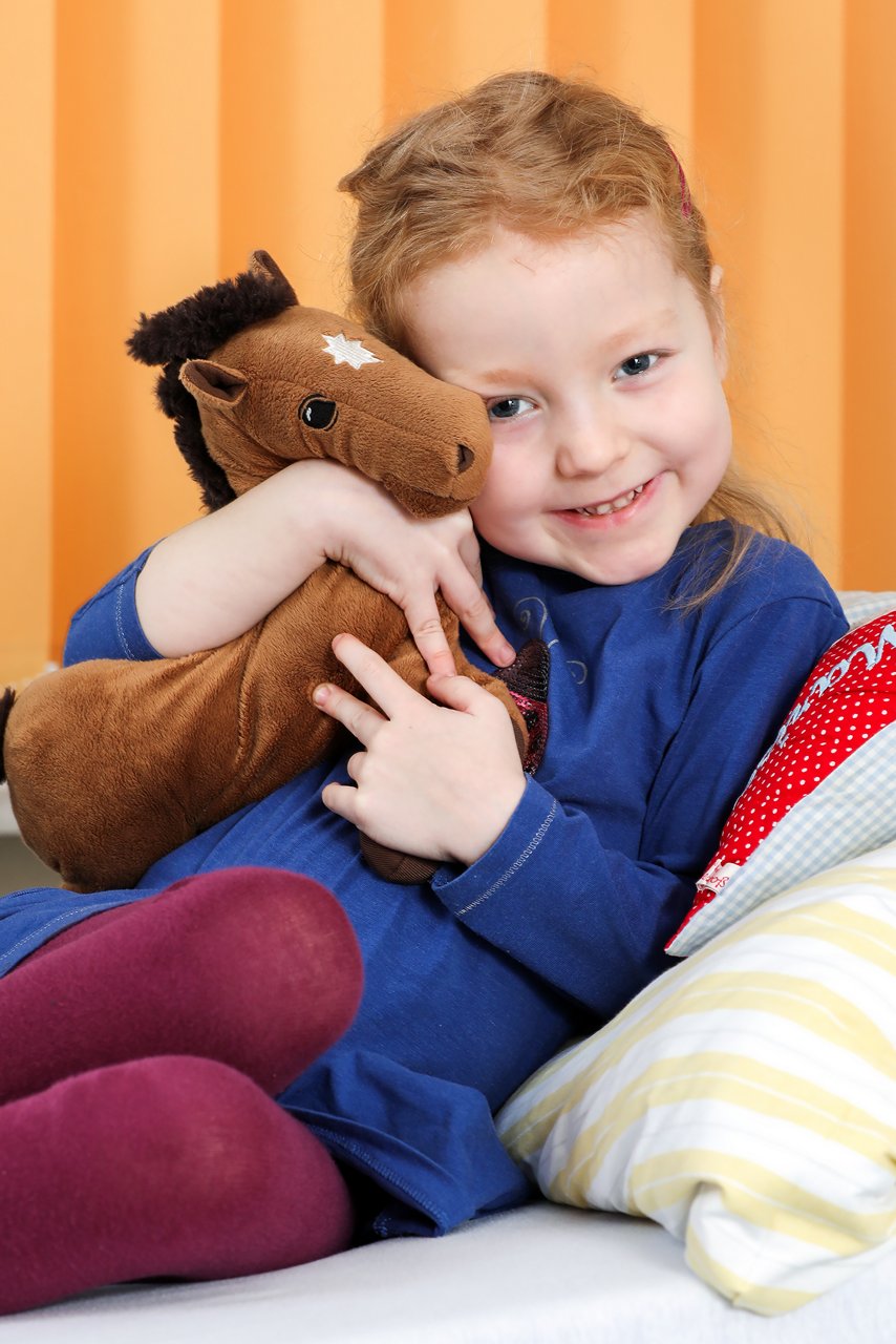 Kind mit Plüschtier