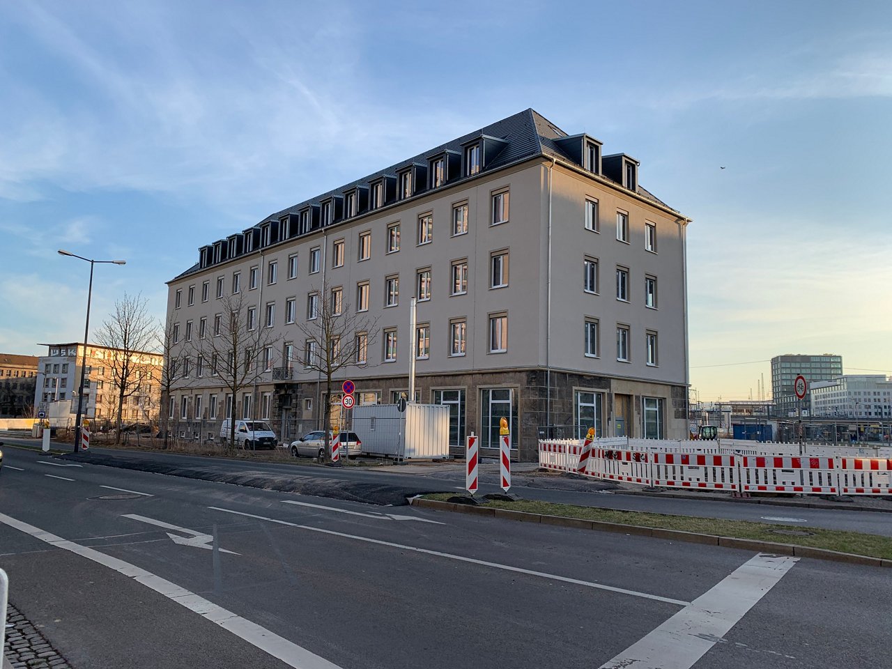 Hausansicht Bau Helios BZ Dresden
