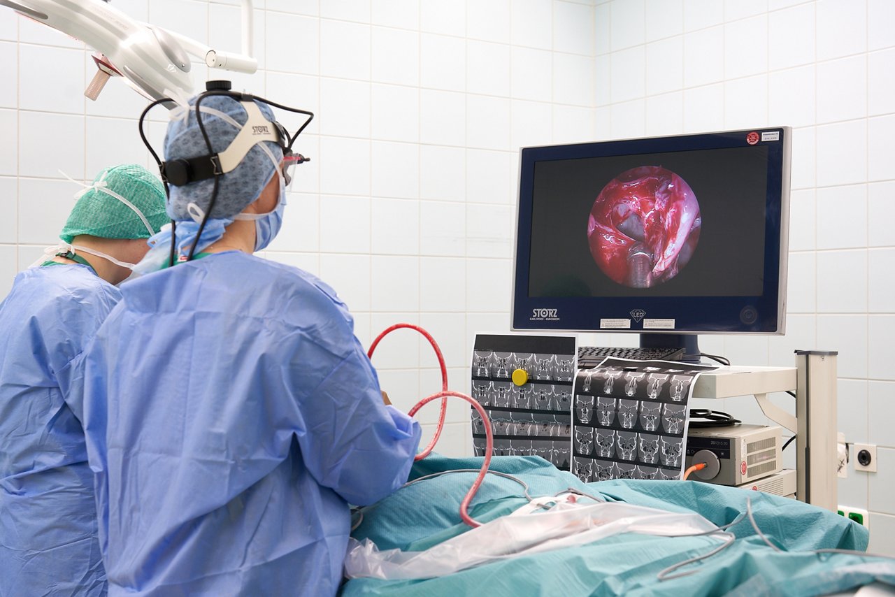 HNO-Team bei einer Operation