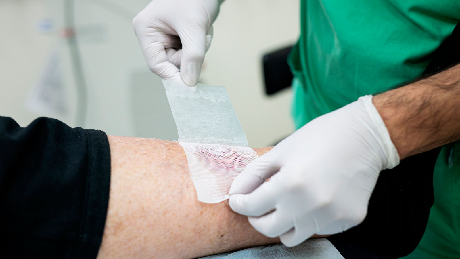 Wundversorgung im OP-Saal der Dermatologie in Krefeld