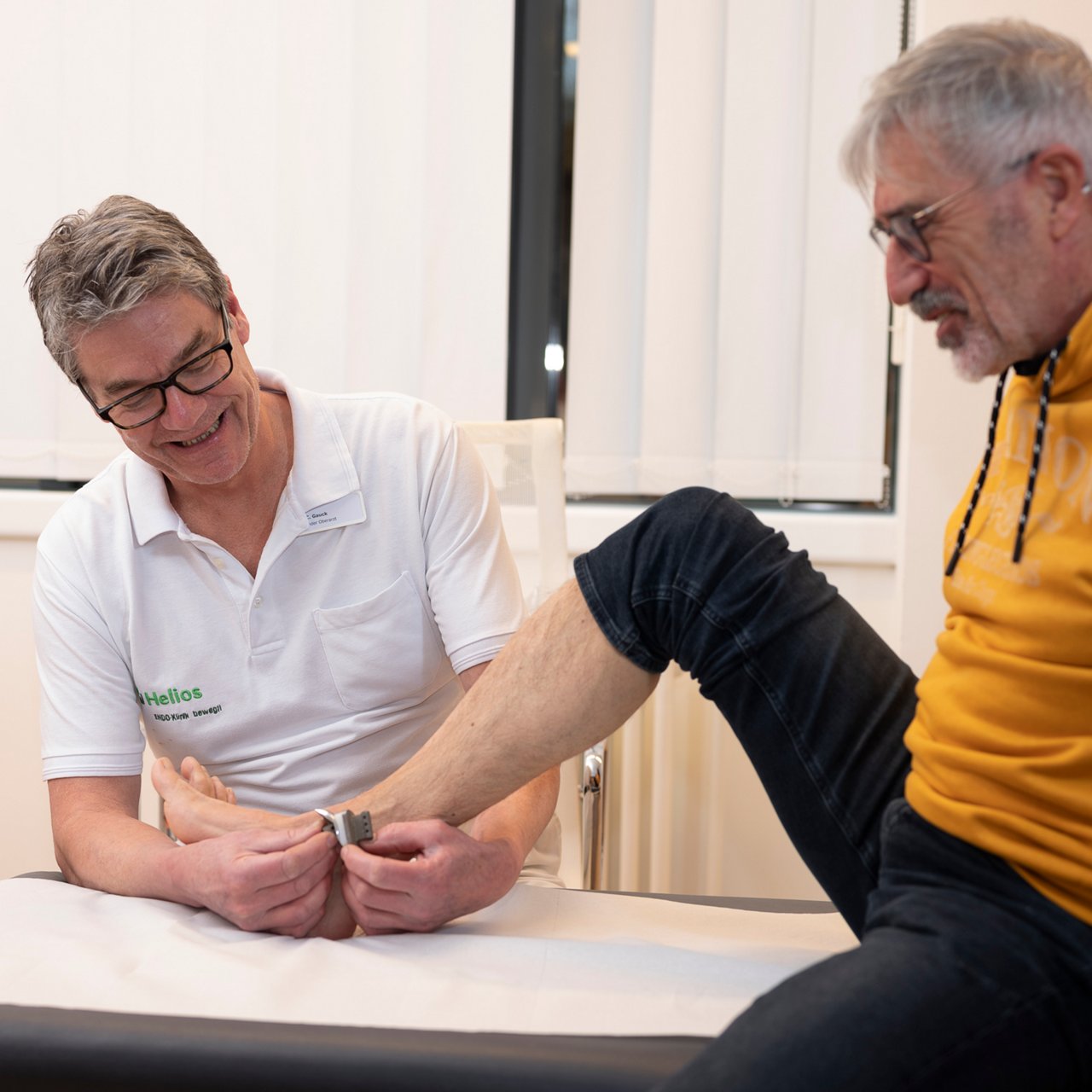 Dr. Christian Gauck mit Patient Roland Stephan