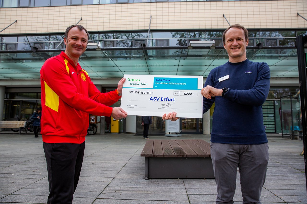 Erfurt , 101221 , Helios Klinikum Erfurt , Shooting Kliniken , Scheckübergabge ASV Kinderleichtathletik 
Foto: Bild13/Helios Kliniken