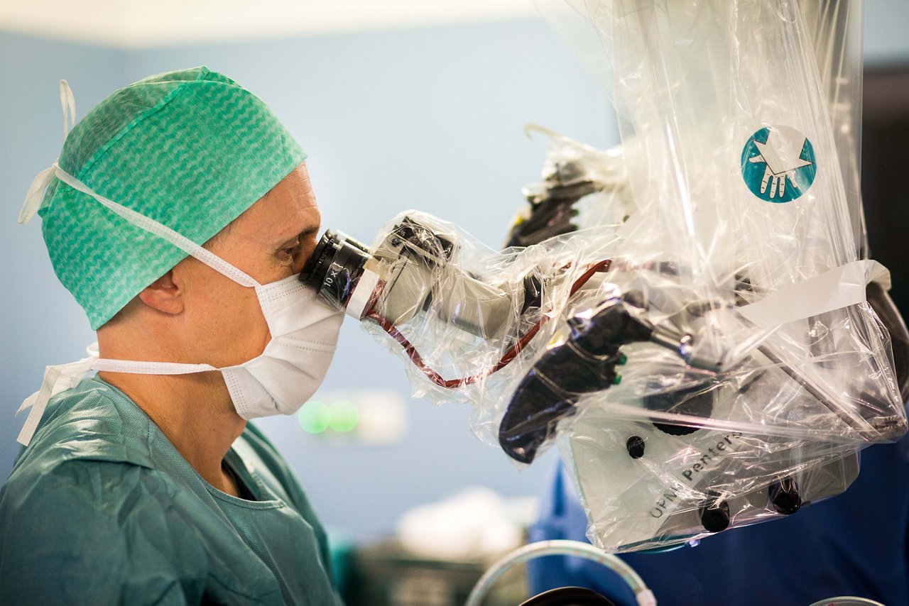 Erfurt , 221018 , Helios Klinikum Erfurt , Prof. Rosahl , OP Saal Neurochirurgie , Operationssaal 
Foto: Bild13/Helios Kliniken