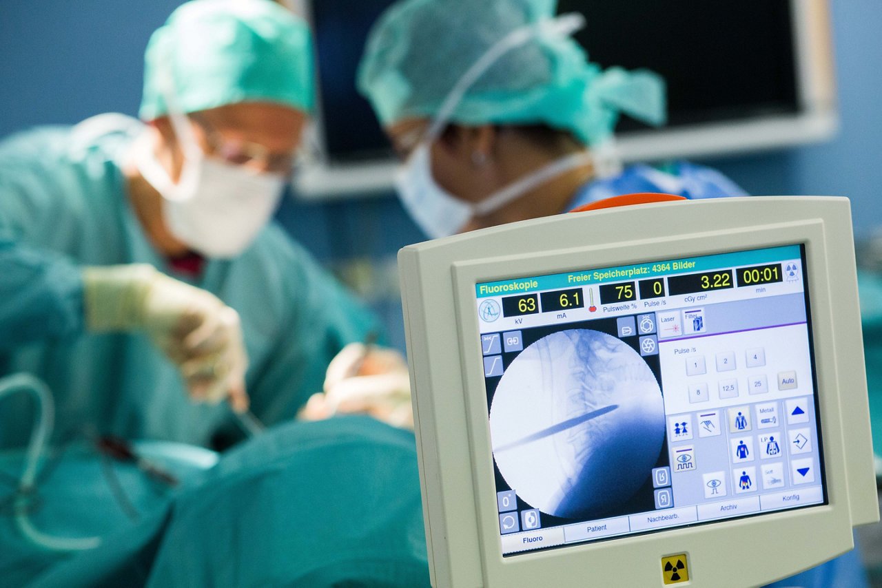 Erfurt , 221018 , Helios Klinikum Erfurt , Prof. Rosahl , OP Saal Neurochirurgie , Operationssaal 
Foto: Bild13/Helios Kliniken