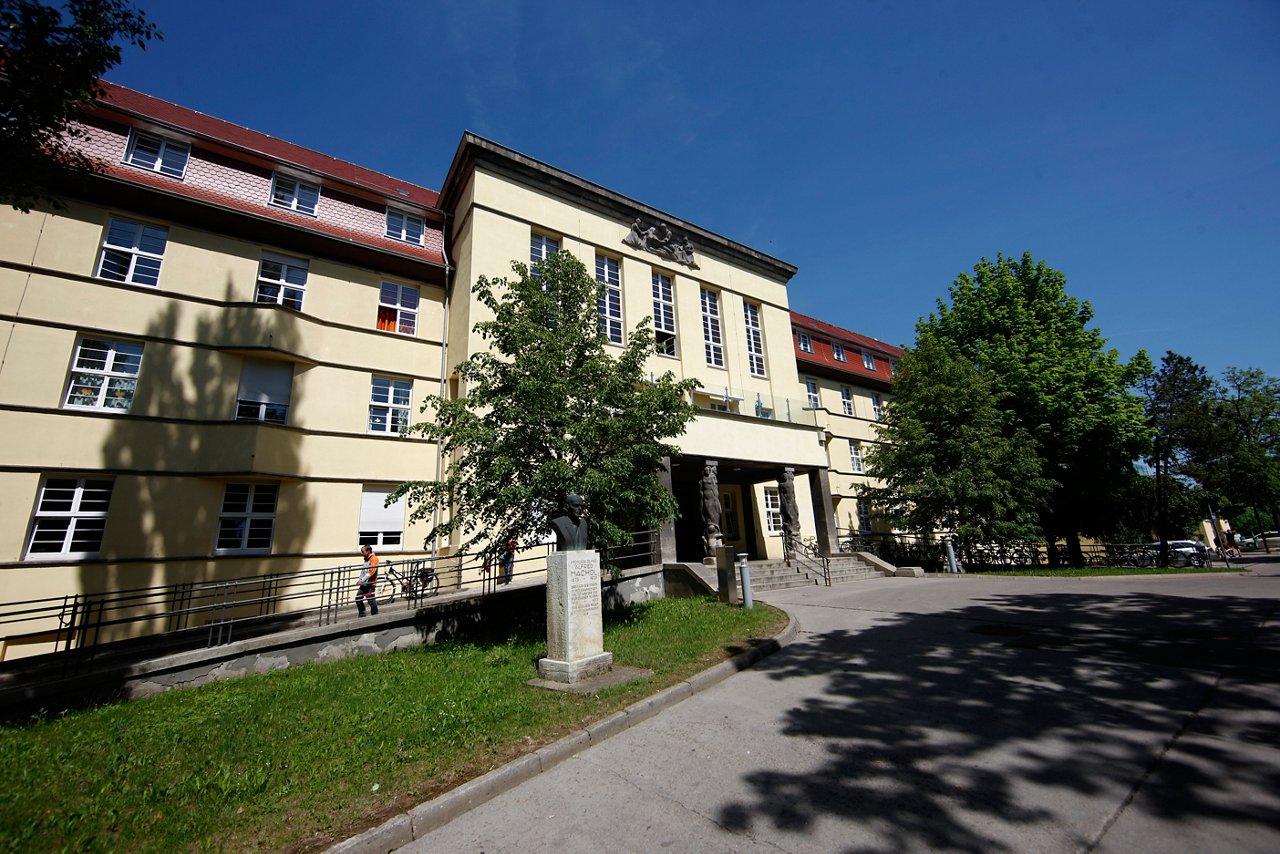 Erfurt , 140512 , Aussenansichten Klinikum 



Foto:Helios Klinikum/Bild13/Christian Fischer



-----------------------------------------------------------------------------------------------



